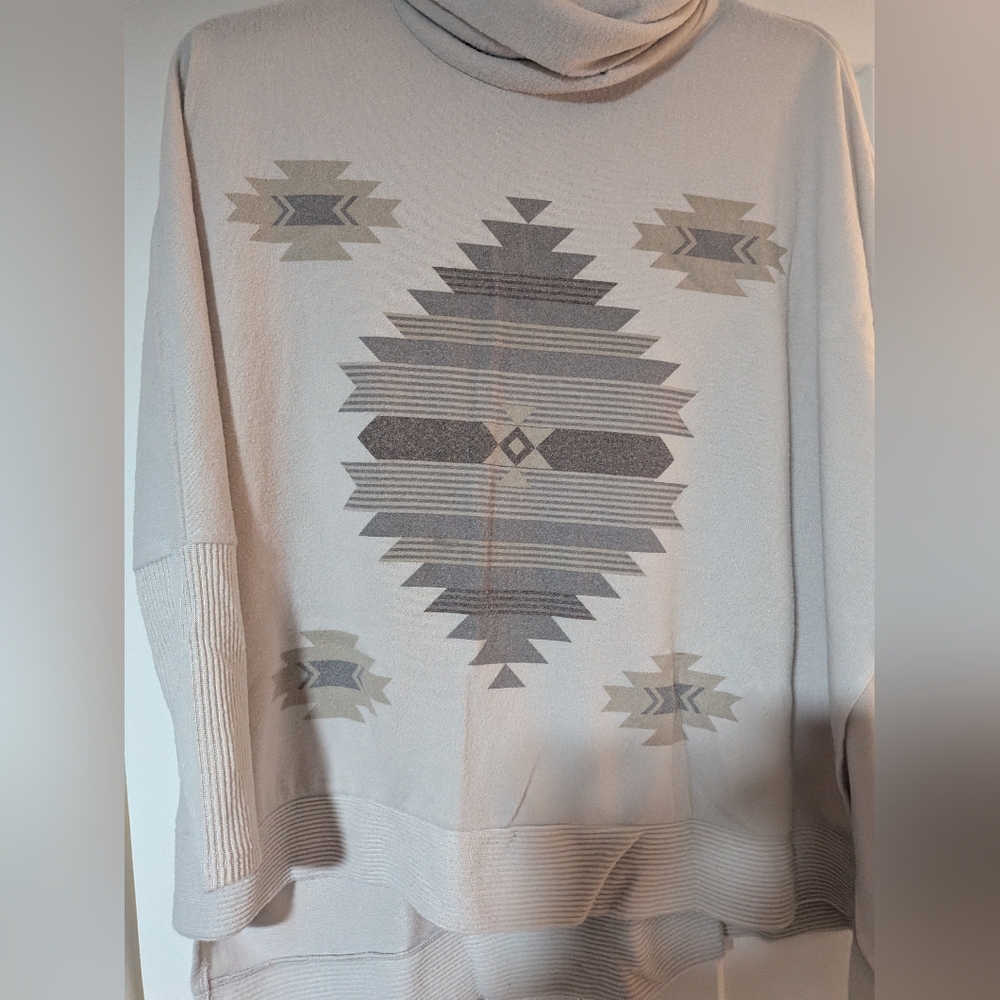 Geometric Patterned Poncho - Picture 3 of 5